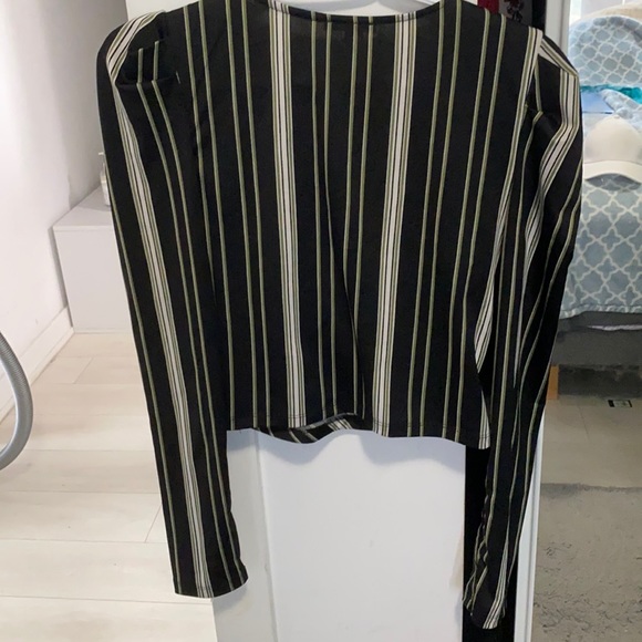 Striped white green and black crop top - Picture 2 of 3